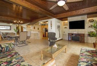 Royal Waikiki Penthouses has Balcony rooms