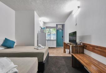 Capitanos allows 18 year olds to book a room