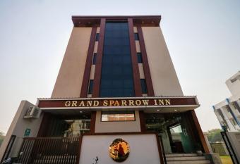 Collection O Collection O Grand Sparrow Inn allows 18 year olds to book a room