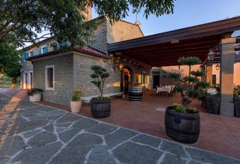 Residence Gold Istra allows 18 year olds to book a room