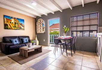 CityLife Apartments Willemstad - 3 bedroom apartment - J allows 18 year olds to book a room