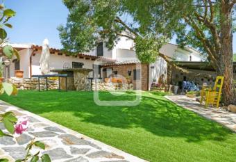 La Casita del Fresno has rooms with a private hot tub