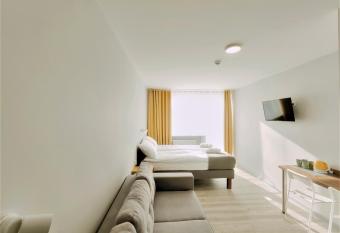 Zefiro Ogrody allows 18 year olds to book a room