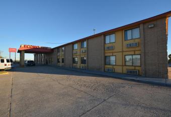 Econo Inn and suites has Smoking rooms