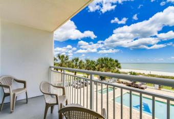 Hosteeva Atlantica Oceanfront Condo has Balcony rooms