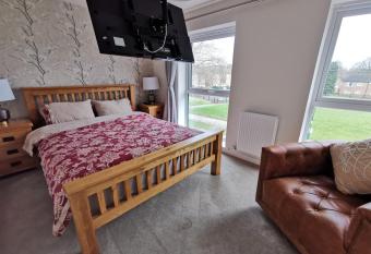 Helena s Place (7 minutes walk to Nottingham Train station) allows 18 year olds to book a room