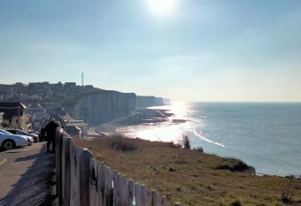 Petite Maison pleine de charme au Tr  port..... has Balcony rooms