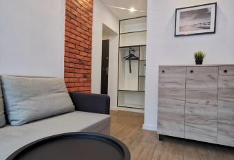 Apartament A 6 allows 18 year olds to book a room