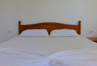 Hotel Joni Lukove allows 18 year olds to book a room