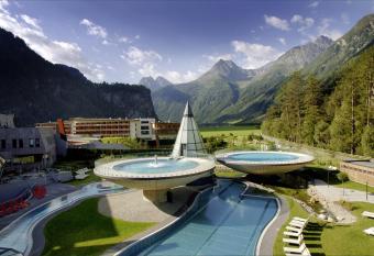 Aqua Dome 4 Sterne Superior Hotel & Tirol Therme L  ngenfeld has Balcony rooms