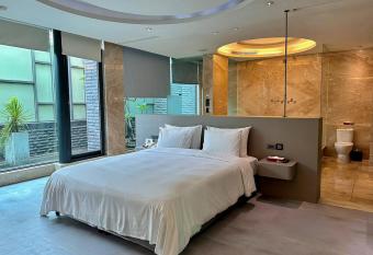 All-Ur Boutique Motel-Ping Tung Branch allows 18 year olds to book a room