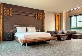 All-Ur Boutique Motel -Chia Yi Branch allows 18 year olds to book a room