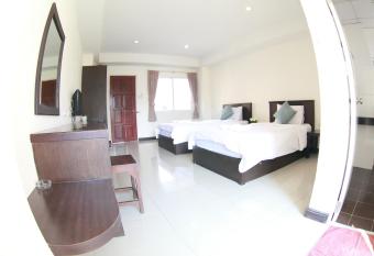                                    Weerawan Place has Balcony rooms