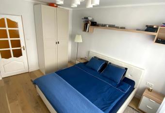 At Telegraph str. has Balcony rooms