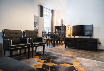  tBegijnhof allows 18 year olds to book a room