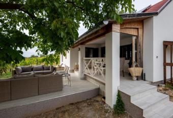 d.Five Vineyard & Retreat K  r  shegy has Balcony rooms