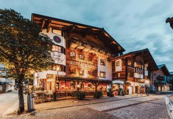 Dorfhotel Gl  cksschmiede has Balcony rooms