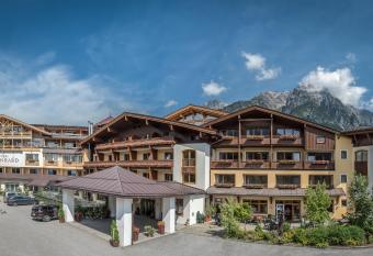 Hotel Leonhard has Balcony rooms