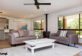 Farm Stay - Tweed Coast Holidays   allows 18 year olds to book a room