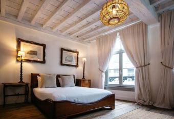 Logies de Godevaart allows 18 year olds to book a room