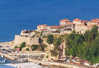 Apartments Baja has Smoking/Balcony rooms
