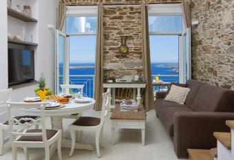 TOP SUITES has Balcony rooms