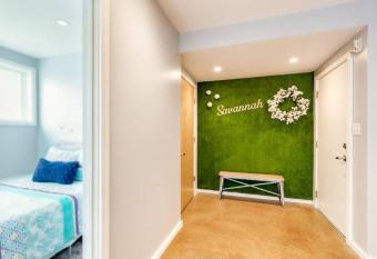 Walk Score 90!!-Historic Downtown District-2 Blocks to Famous Forsyth Park- Huge Private Patio-Private Parking has Balcony rooms