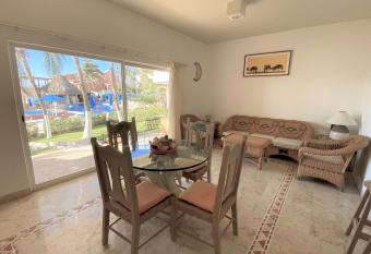 Casa de la Playa Fishermen has rooms with a private hot tub