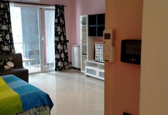 AiRPORT ALEXANDER allows 18 year olds to book a room