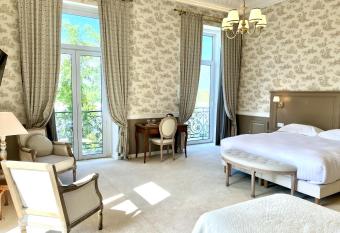 Le Clos du Roc has Balcony rooms