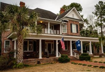 Elloree Bed and Breakfast allows 18 year olds to book a room