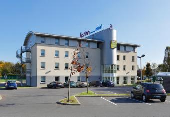 First Inn Hotel Paris Sud Les Ulis allows 18 year olds to book a room
