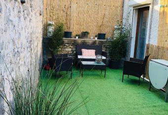 Proche du Loing has Balcony rooms