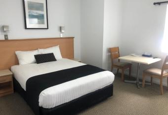 Narwee Hotel allows 18 year olds to book a room