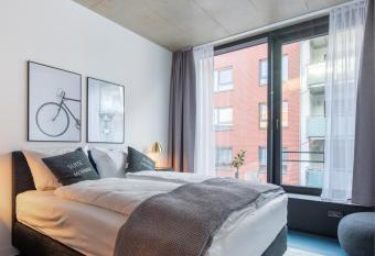 limehome Erfurt Maximilian Welsch Str allows 18 year olds to book a room