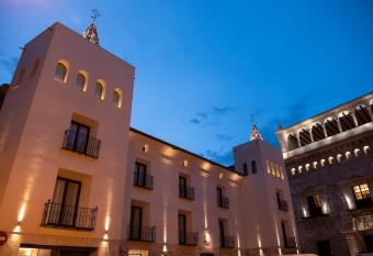 Hotel Palacio La Marquesa 4 Estrellas SUP allows 18 year olds to book a room