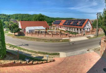 Beck s Borveranda Palkonya allows 18 year olds to book a room