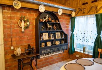   URA LU  P  TRU allows 18 year olds to book a room