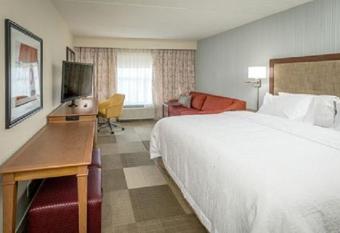 Hampton Inn by Hilton Montreal Downtown allows 18 year olds to book a room