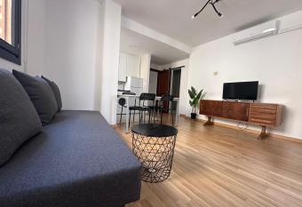 Dos Torres Temple - En el Coraz  n del Casco Hist  rico allows 18 year olds to book a room