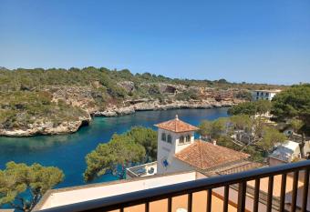 La Marina hostal allows 18 year olds to book a room