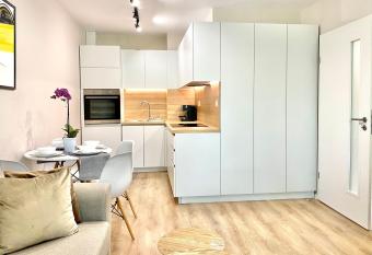 City Centre Bright & Cozy Apartment for 4 persons has Balcony rooms