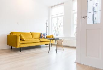 By de Buurvrouw has Balcony rooms