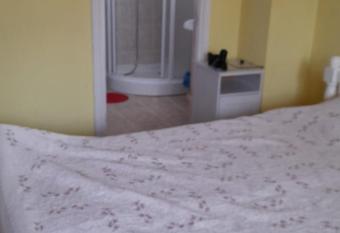 CRISTINA, ALEX Si PRIETENII has Balcony rooms