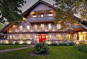 Stone Chalet Bed & Breakfast Inn has Balcony rooms