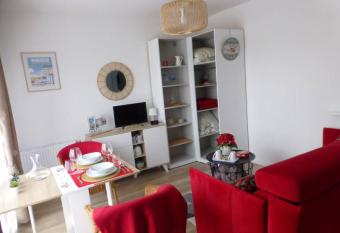 Studio Cosy neuf proximit   du Golf et de la Digue allows 18 year olds to book a room