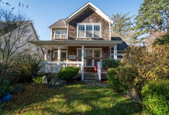 Storybook Cottage has Balcony rooms