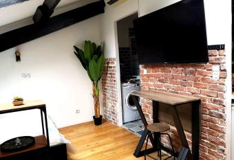 STUDIO HYPER CENTRE allows 18 year olds to book a room