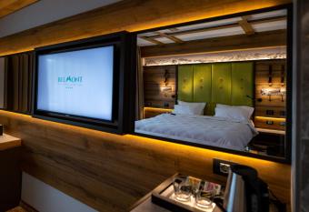 Hotel Belmont has Balcony rooms