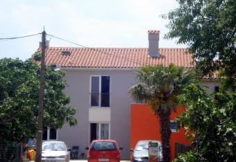 Apartment Studio Fuart has Balcony rooms